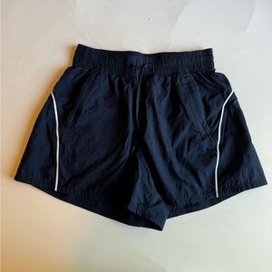 lululemon lightweight license to train short 4”